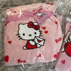 Hello kitty valentines throw